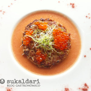 Hamburguesa de atún con emulsión de tomate - Eneko sukaldari