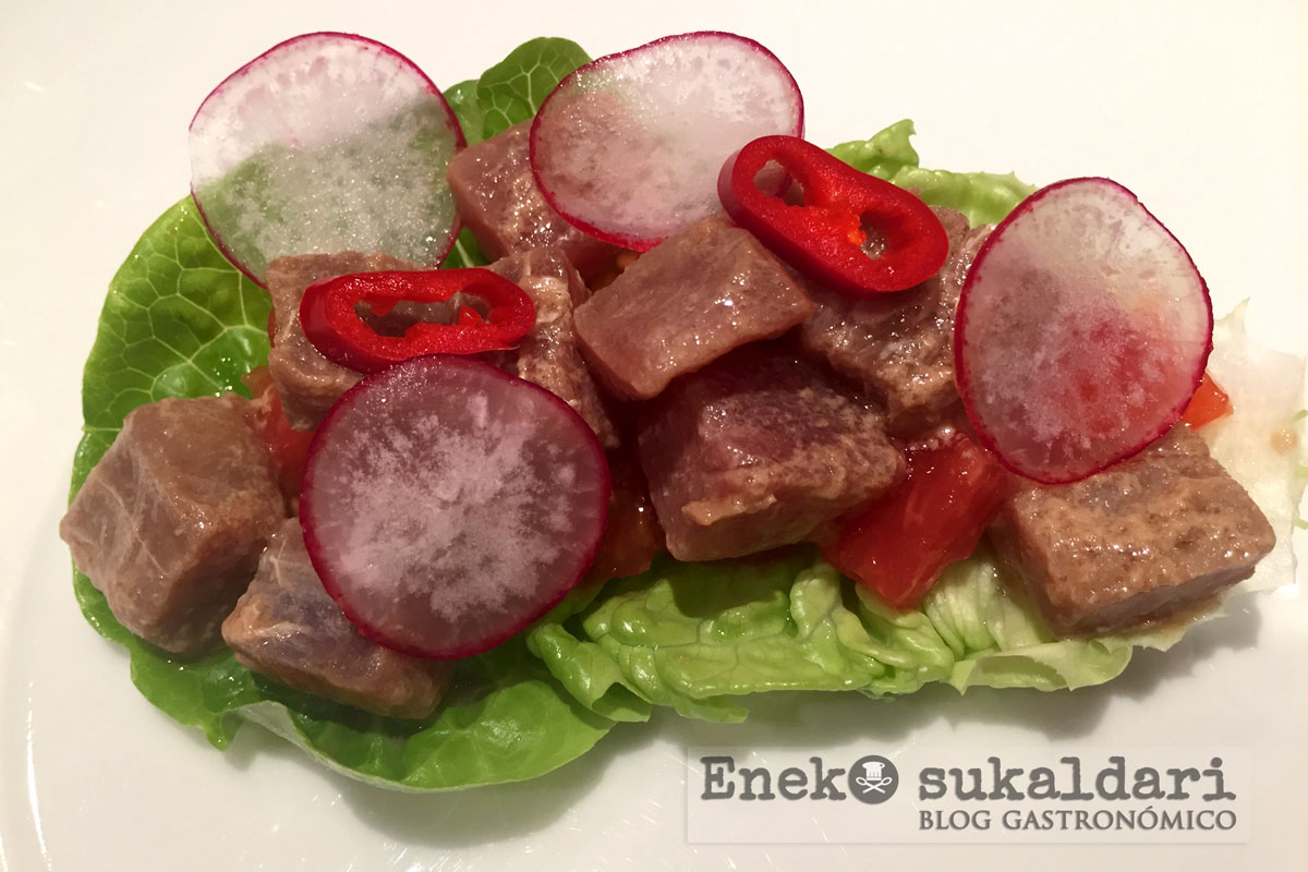 Taco de lechuga y atún marinado - Eneko sukaldari